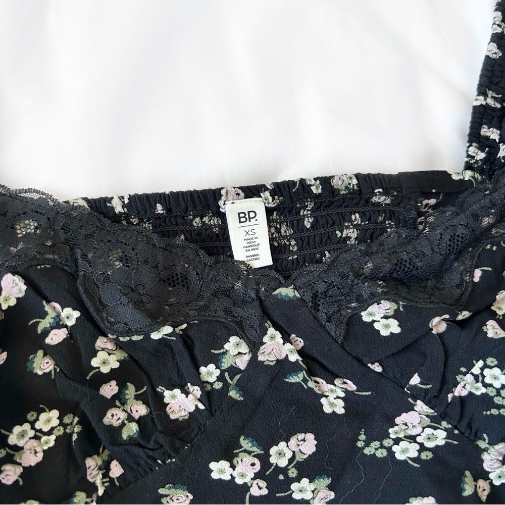 ♡ 3/$25 ♡ BP Lace Trim Floral Top - Picture 3 of 4